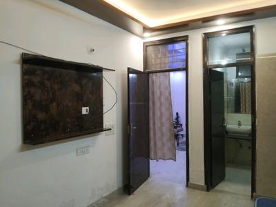 Bedroom Image of 750 Sq.ft 2 BHK Builder Floor for sale in Shalimar Bagh New Delhi for Rs. 10500000