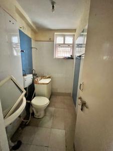 Bathroom Image of 1700 Sq.ft 3 BHK Apartment / Flat for rent in Cosmos Golden Heights, Crossings Republik Ghaziabad for Rs. 20000