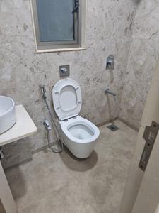 Common Bathroom Image of 800 Sq.ft 2 BHK Apartment / Flat for rent in Worli Mumbai for Rs. 125001