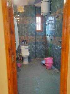 Bathroom Image of 950 Sq.ft 2 BHK Apartment / Flat for rent in Jutogh Cantonment Shimla for Rs. 21000