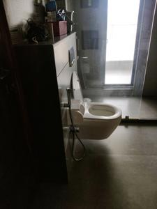 Common Bathroom Image of 1830 Sq.ft 4 BHK Apartment / Flat for sale in K Raheja Vistas, Powai Mumbai for Rs. 68500000