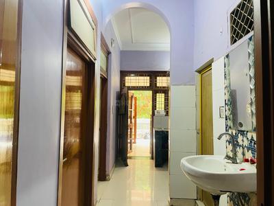 Bathroom Image of 1500 Sq.ft 2 BHK Independent House for rent in Kampoo Gwalior for Rs. 10000