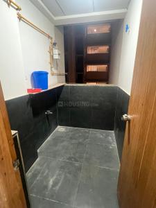 Bathroom Image of 1750 Sq.ft 3 BHK Apartment / Flat for rent in Shreeyam Lotus, Shilaj Ahmedabad for Rs. 35000