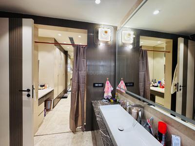 Bathroom Image of 7200 Sq.ft 9 BHK Villa for sale in Palam Vihar Gurgaon for Rs. 200000000