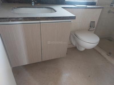 Bathroom Image of 2792 Sq.ft 4 BHK Apartment / Flat for sale in DLF The Ultima, Sector 81 Gurgaon for Rs. 49000000