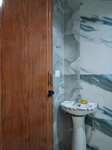 Common Bathroom Image of 950 Sq.ft 2 BHK Apartment / Flat for sale in Hark Sai Homes 4, Sector 49 Noida for Rs. 3600000