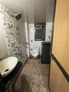 Bathroom Image of 800 Sq.ft 2 BHK Apartment / Flat for rent in Mulund West Mumbai for Rs. 50000