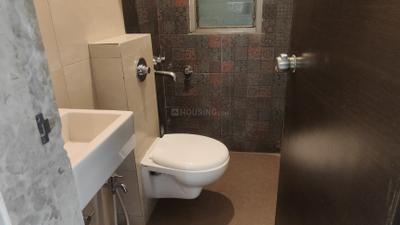 Bathroom Image of 650 Sq.ft 1 BHK Apartment / Flat for rent in Lower Parel Mumbai for Rs. 60000
