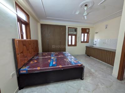 Bedroom Image of 520 Sq.ft 1 RK Builder Floor for rent in Freedom Fighters Enclave New Delhi for Rs. 9650