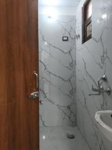 Common Bathroom Image of 1500 Sq.ft 3 BHK Apartment / Flat for sale in Grandeur Home , Noida Extension Greater Noida for Rs. 5505450