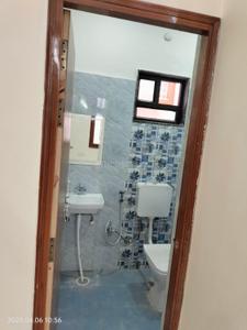 Bathroom Image of 2152 Sq.ft 2 BHK Builder Floor for rent in Gomti Nagar Lucknow for Rs. 18000