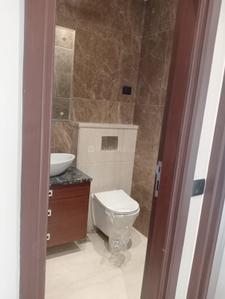 Bathroom Image of 2300 Sq.ft 3 BHK Builder Floor for rent in DLF Independent Floors, DLF Phase 3 Gurgaon for Rs. 85000