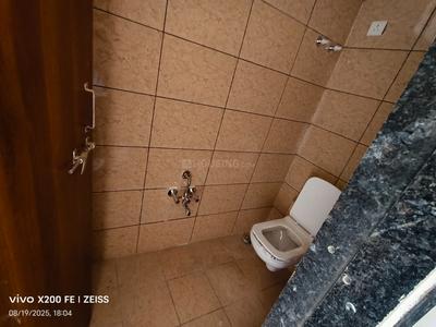 Bathroom Image of 1620 Sq.ft 3 BHK Apartment / Flat for rent in New Gold Coin Apartment, Sarkhej Ahmedabad for Rs. 25000