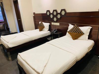 Bedroom Image of Urbanroomz Girls PG in DLF Phase 2, Gurgaon
