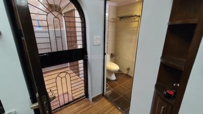 Bathroom Image of 650 Sq.ft 1 BHK Builder Floor for rent in Chittaranjan Park New Delhi for Rs. 35000