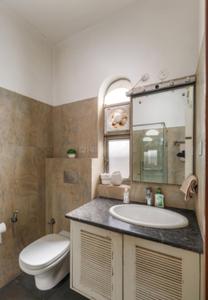 Bathroom Image of 1800 Sq.ft 4 BHK Villa for rent in Sherpura Bharuch for Rs. 28000