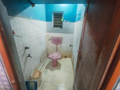Bathroom Image of 510 Sq.ft 1 BHK Apartment / Flat for sale in Chinar Park Kolkata for Rs. 1800000