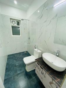 Bathroom Image of Urbanroomz Co-living PG near by cyber park in Sector 46, Gurgaon