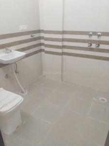 Bathroom Image of 400 Sq.ft 1 BHK Builder Floor for rent in Civil Lines Gurgaon for Rs. 15000