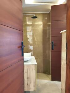Common Bathroom Image of 2500 Sq.ft 3 BHK Builder Floor for rent in Sector 43 Gurgaon for Rs. 100000