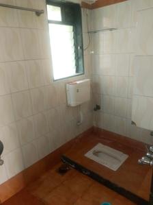 Common Bathroom Image of 1050 Sq.ft 2 BHK Apartment / Flat for rent in Gayatri Darshan, Kandivali East Mumbai for Rs. 51000