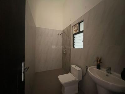 Bathroom Image of 1020 Sq.ft 4 BHK Apartment / Flat for sale in Sugam Urban Lakes Phase II, Konnagar Hooghly for Rs. 8000000
