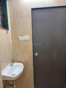 Bathroom Image of 550 Sq.ft 1 BHK Apartment / Flat for rent in Ivy Marvel, Vile Parle East Mumbai for Rs. 55000