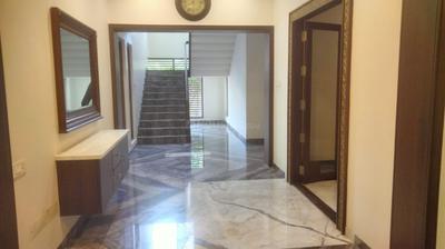 Image of 6000 Sq.ft 5 BHK Independent House for sale in Uthandi, Chennai for Rs. 160000000