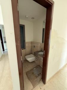 Bathroom Image of 1595 Sq.ft 3 BHK Apartment / Flat for rent in Piramal Mahalaxmi Central Tower 2, Worli Mumbai for Rs. 300003