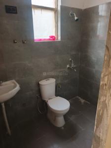 Bathroom Image of 750 Sq.ft 3 BHK Apartment / Flat for rent in Adore Happy Homes Pride, Sector 75 Faridabad for Rs. 27000