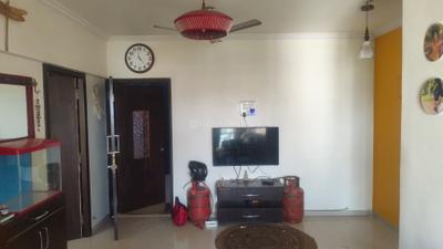 Living Room Image of 750 Sq.ft 2 BHK Apartment / Flat for rent in Dahisar West Mumbai for Rs. 50000