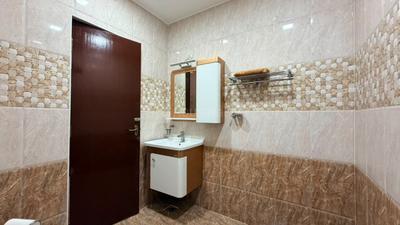 Bathroom Image of 2400 Sq.ft 3 BHK Duplex for rent in Saidapet Chennai for Rs. 115000