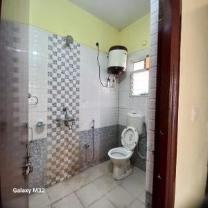 Bathroom Image of 1199 Sq.ft 2 BHK Apartment / Flat for rent in Argora Ranchi for Rs. 12999