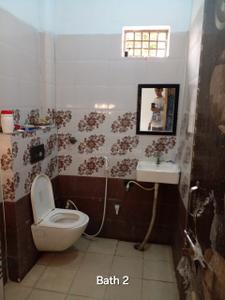 Bathroom Image of 1400 Sq.ft 2 BHK Builder Floor for rent in Radhika Vihar Mathura for Rs. 10000