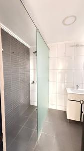 Bathroom Image of 3100 Sq.ft 4 BHK Apartment / Flat for rent in Pearls Gateway Towers, Sector 44 Noida for Rs. 120000