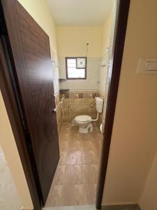 Bathroom Image of 800 Sq.ft 2 BHK Apartment / Flat for rent in Madipakkam Chennai for Rs. 30000