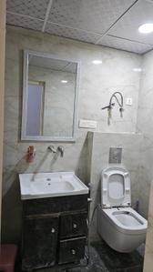 Bathroom Image of 1870 Sq.ft 3 BHK Apartment / Flat for rent in Gaurs Gaur Global Village, Crossings Republik Ghaziabad for Rs. 30000