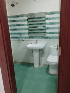 Bathroom Image of 2650 Sq.ft 4 BHK Apartment / Flat for rent in Rishita Manhattan, Gomti Nagar Extension Lucknow for Rs. 52000