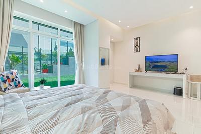Bedroom Image of 979 Sq.ft 1 RK Apartment / Flat for sale in Damac The Vogue, Business Bay Dubai for Rs. 24729507