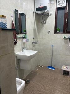 Bathroom Image of 1950 Sq.ft 3 BHK Apartment / Flat for sale in  Chinar Homes, Kishanpura Zirakpur for Rs. 11000000