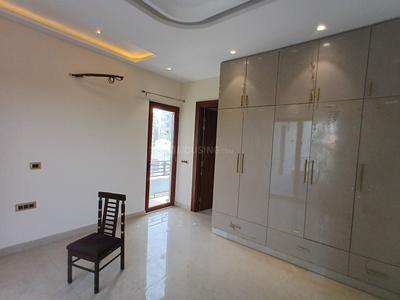 Bedroom Image of 3000 Sq.ft 4 BHK Builder Floor for rent in Sector 72 Noida for Rs. 70000