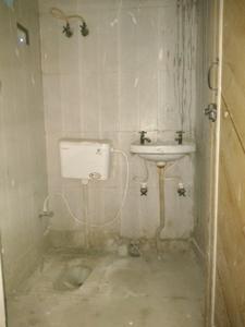 Common Bathroom Image of 1000 Sq.ft 2 BHK Builder Floor for sale in DLF Ankur Vihar Ghaziabad for Rs. 4000000