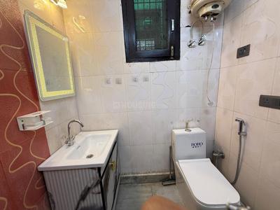 Bathroom Image of 1000 Sq.ft 2 BHK Independent House for rent in Indirapuram Ghaziabad for Rs. 22000