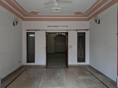Bedroom Image of 2400 Sq.ft 4 BHK Builder Floor for rent in Sector 61 Noida for Rs. 55000