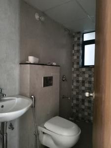 Common Bathroom One Image of 2138 Sq.ft 4 BHK Apartment / Flat for sale in Shapoorji Pallonji Vanaha, Bavdhan Pune for Rs. 16000000