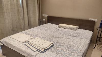 Bedroom Image of 600 Sq.ft 1 BHK Apartment / Flat for rent in Hiranandani Regent Hill A B C D And E Wing, Powai Mumbai for Rs. 75000