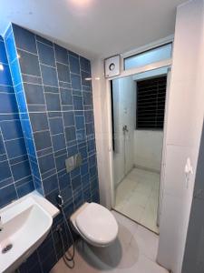 Bathroom Image of 550 Sq.ft 1 BHK Apartment / Flat for sale in Lodha Amara, Kolshet Thane for Rs. 7300000