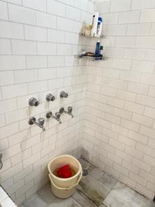 Bathroom Image of 1000 Sq.ft 2.5 BHK Builder Floor for rent in LDA Colony Lucknow for Rs. 30000