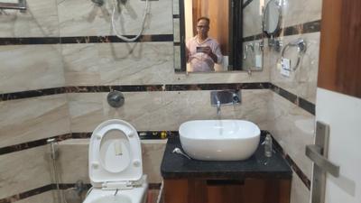 Bathroom Image of 1450 Sq.ft 3 BHK Builder Floor for sale in Mansarover Garden New Delhi for Rs. 22500000
