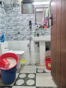 Common Bathroom Image of 1000 Sq.ft 3 BHK Apartment / Flat for sale in Sun View Apartment, Chhattarpur New Delhi for Rs. 6700000